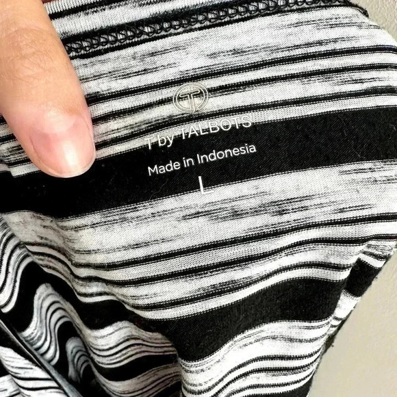 T by Talbots Black & White Striped Heathered Short Sleeve Tee Twist Keyhole Back - Picture 16 of 16
